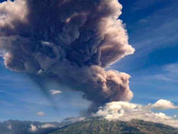 Nova ilha descoberta no Japão após erupção de vulcão submarino