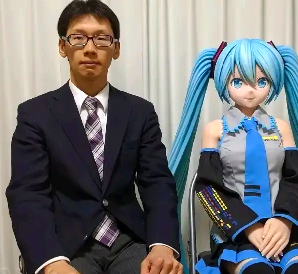 Homem que se casou com Hatsune Miku quer espalhar a consciência sobre 'Fictosexual'