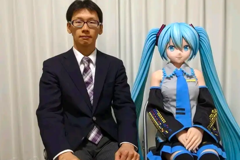 Homem que se casou com Hatsune Miku quer espalhar a consciência sobre 'Fictosexual'