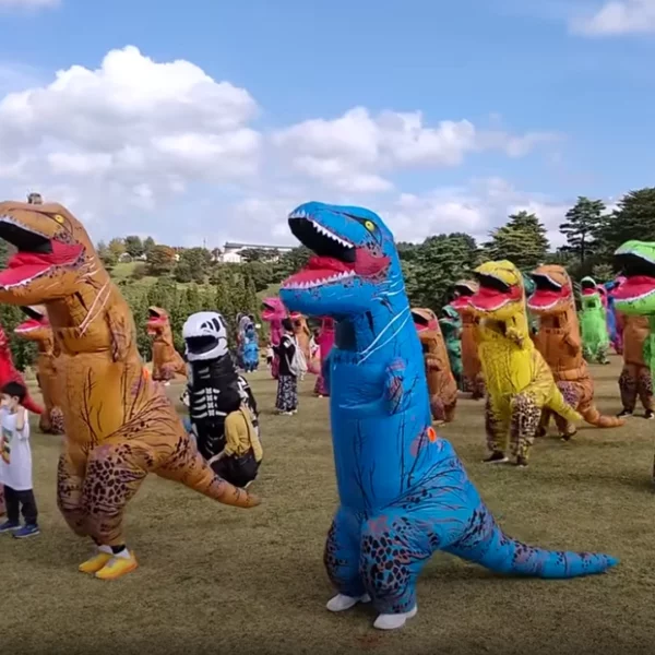 Mais de 40 corridas fantasiadas de T-Rex foram realizadas no Japão, tornando-o um dos eventos de corrida que mais cresce no país asiático.