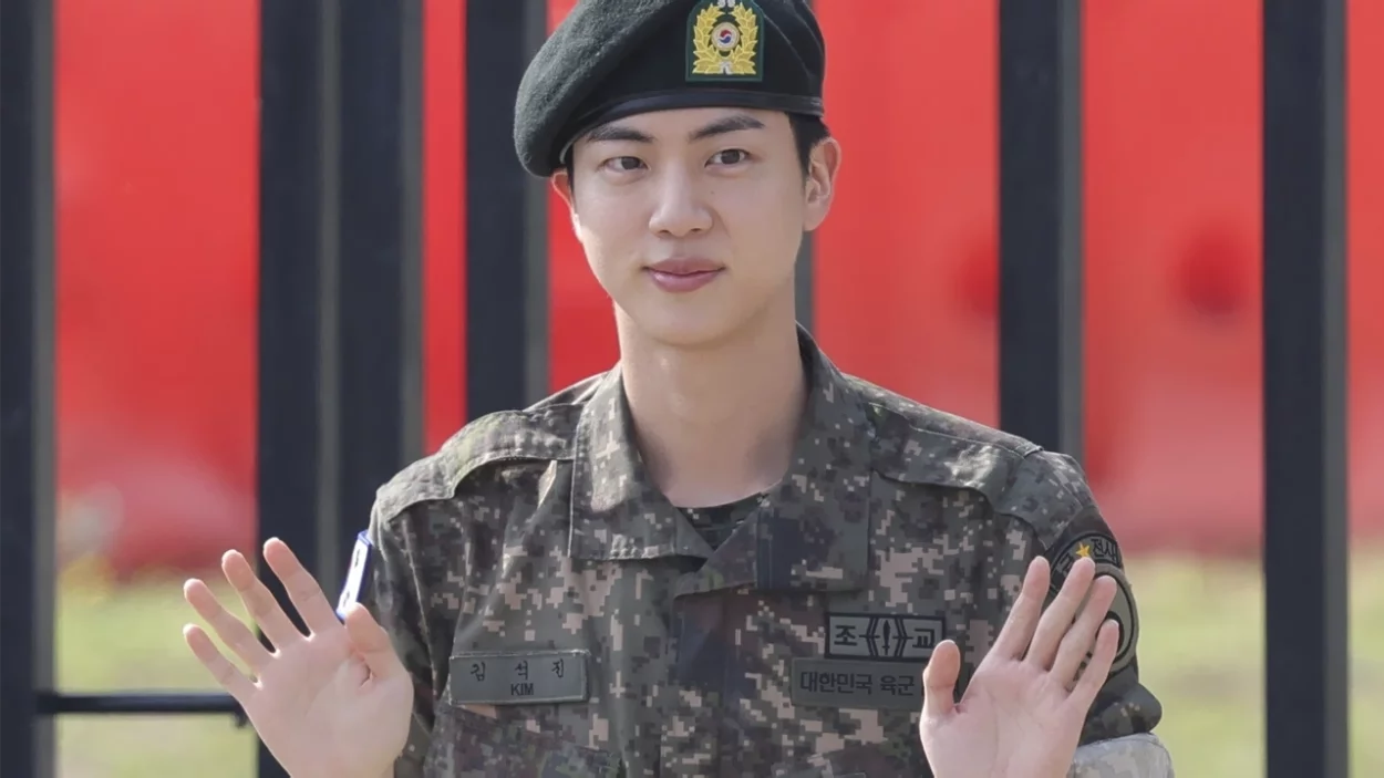 Jin, membro mais velho do supergrupo K-pop BTS, realizará uma maratona de abraços em Seul após completar 18 meses de serviço militar.