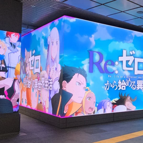 Uma nova campanha publicitária para a terceira temporada da série anime Re:Zero, está em destaque na Estação JR Shinjuku, em Tóquio.