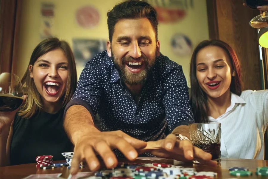 Começar a jogar online pode ser desafiador, mas é possível aprender as mecânicas gratuitamente antes de apostar dinheiro e evitar perdas iniciais.