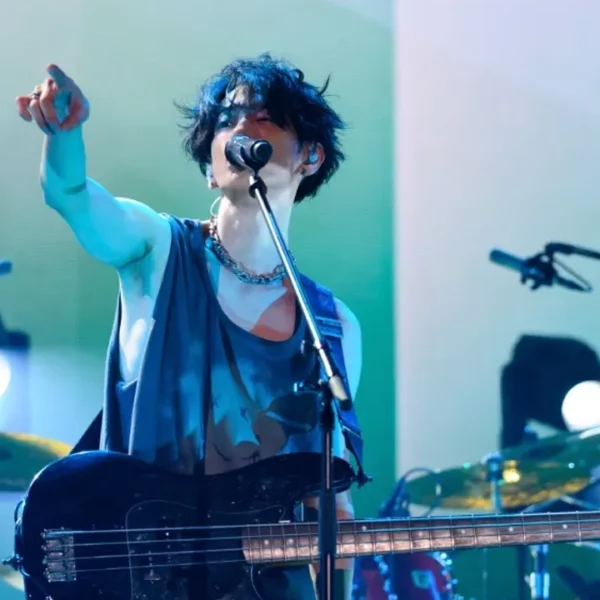 Coração de Vidro, novo drama musical da Netflix, estreia em 31 de julho com trilha original do vocalista da Radwimps.