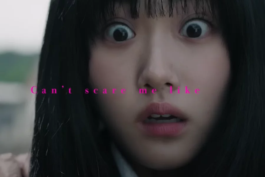 O site oficial da adaptação para filme live-action do mangá Mieruko-chan de Tomoki Izumi, divulgou um vídeo musical com o tema "Ghost".