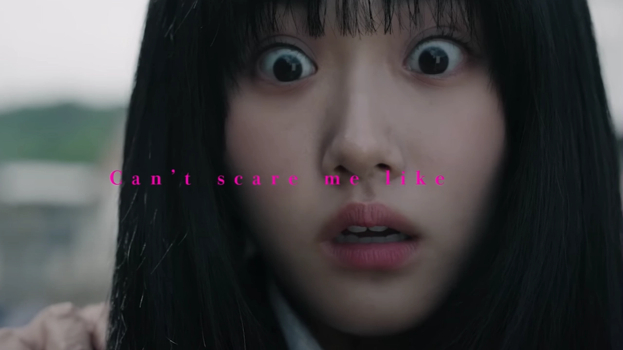 O site oficial da adaptação para filme live-action do mangá Mieruko-chan de Tomoki Izumi, divulgou um vídeo musical com o tema "Ghost".