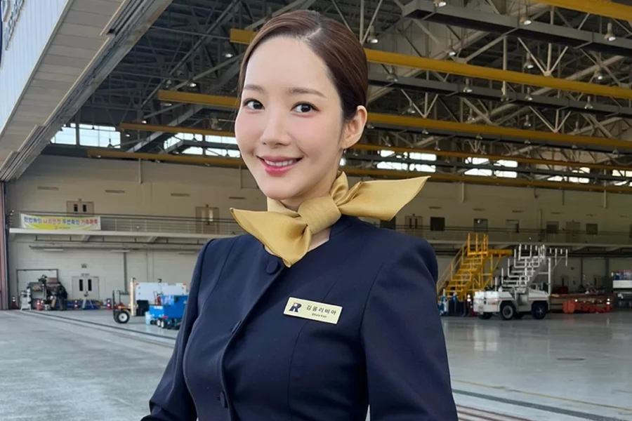 Park Min Young mostra visual de sua personagem em Rainha da Confiança, novo drama que estreia em 6 de setembro na Prime Video.