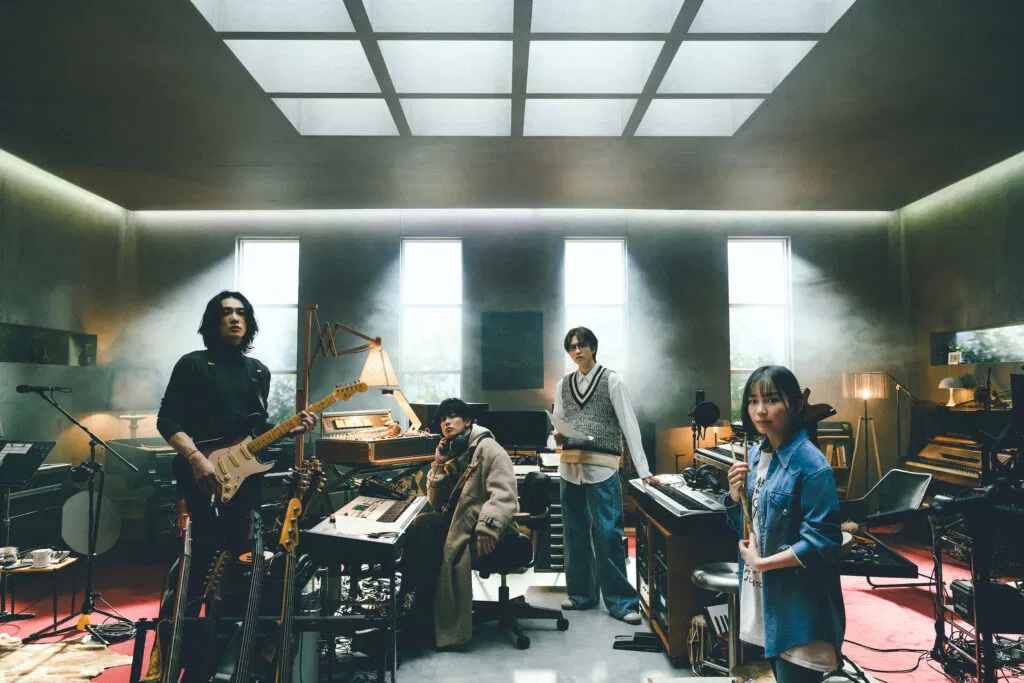 Coração de Vidro chegou à Netflix com trilha sonora original da banda fictícia TENBLANK, com Yojiro Noda e grandes músicos japoneses.
