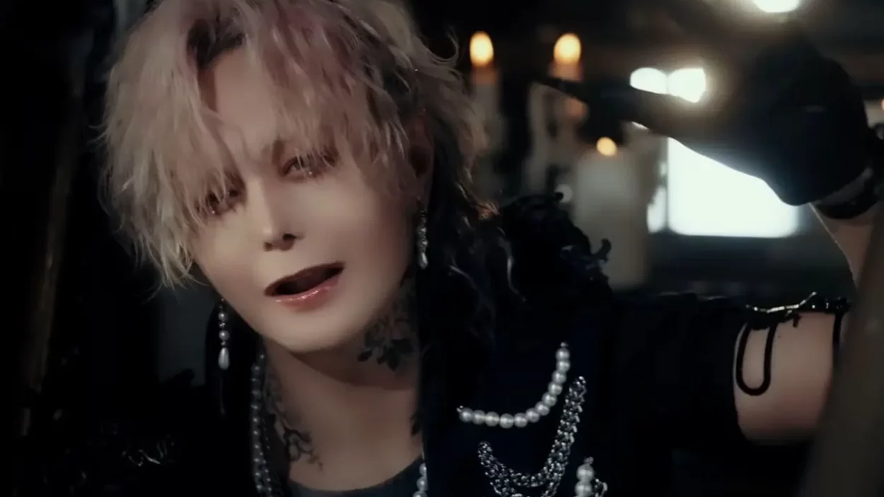 O cantor japonês luz, conhecido por temas de Dark Gathering e Cutie Honey Universe, morreu aos 32 anos. Causas da morte não foram divulgadas.