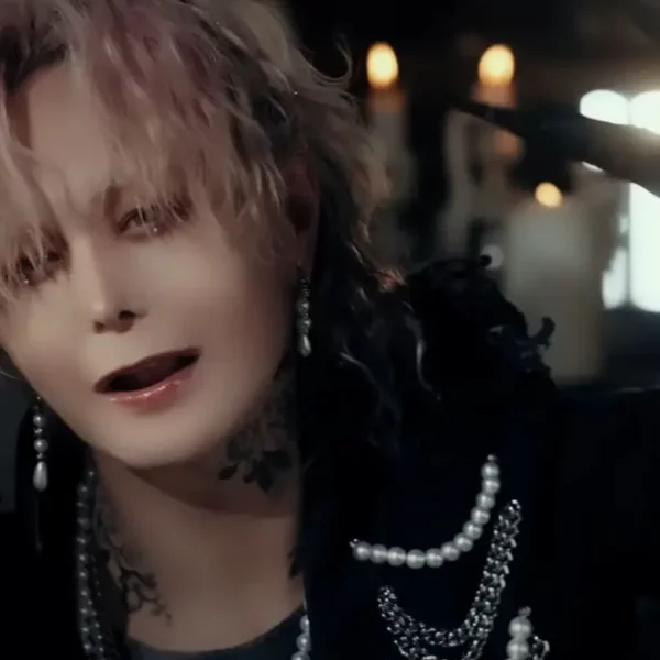 O cantor japonês luz, conhecido por temas de Dark Gathering e Cutie Honey Universe, morreu aos 32 anos. Causas da morte não foram divulgadas.