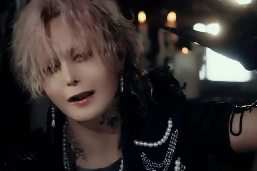 O cantor japonês luz, conhecido por temas de Dark Gathering e Cutie Honey Universe, morreu aos 32 anos. Causas da morte não foram divulgadas.