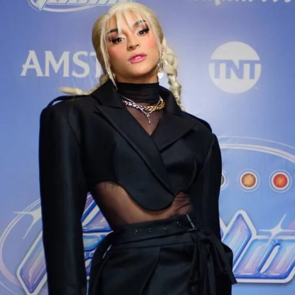 Pabllo Vittar se une ao grupo de K-pop NMIXX no single “MEXE”, que estreia em 21 de agosto e faz parte do álbum PV7.