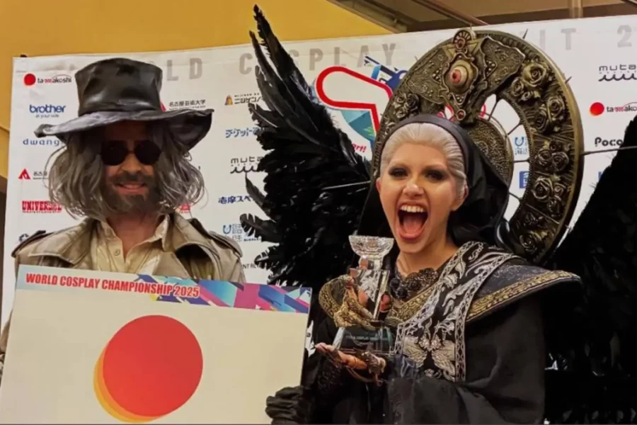 Cosplayers brasileiros ficam em 3º lugar no World Cosplay Summit 2025 com performance de Resident Evil Village.