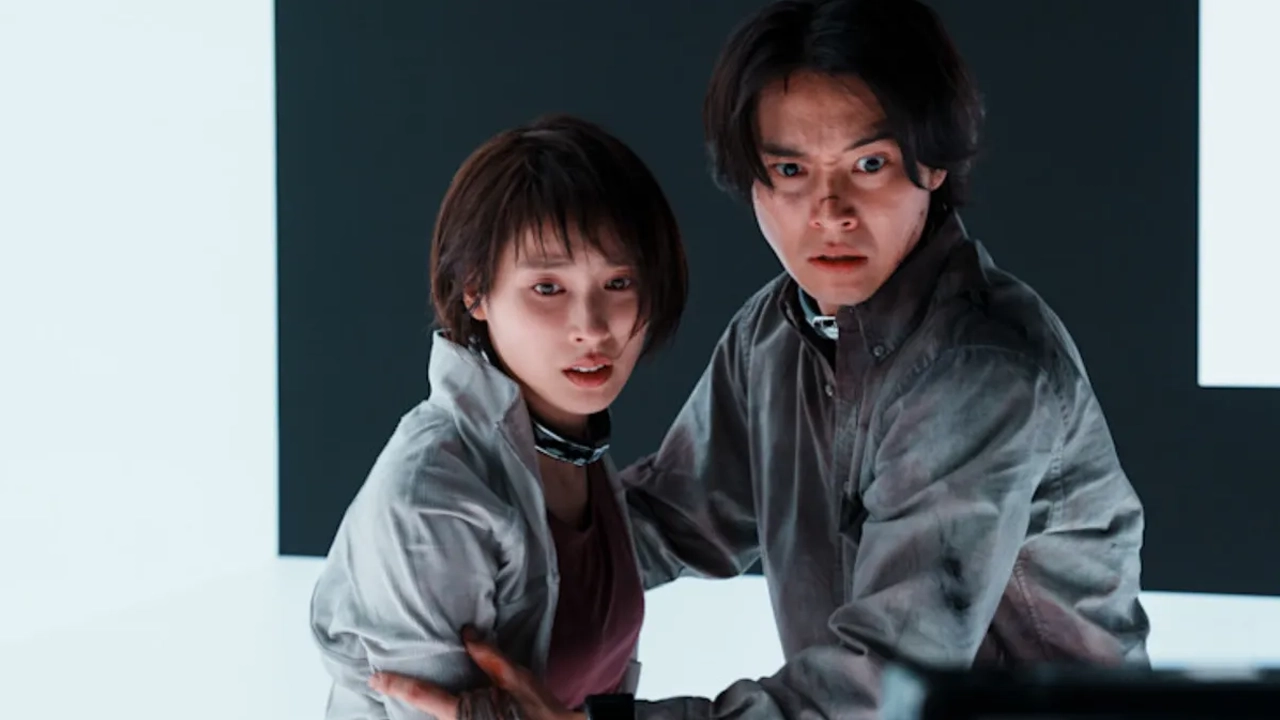 Diretor de Alice in Borderland explica como a 3ª temporada se diferencia de Round 6, destacando a fusão entre jogos mortais e traumas pessoais.