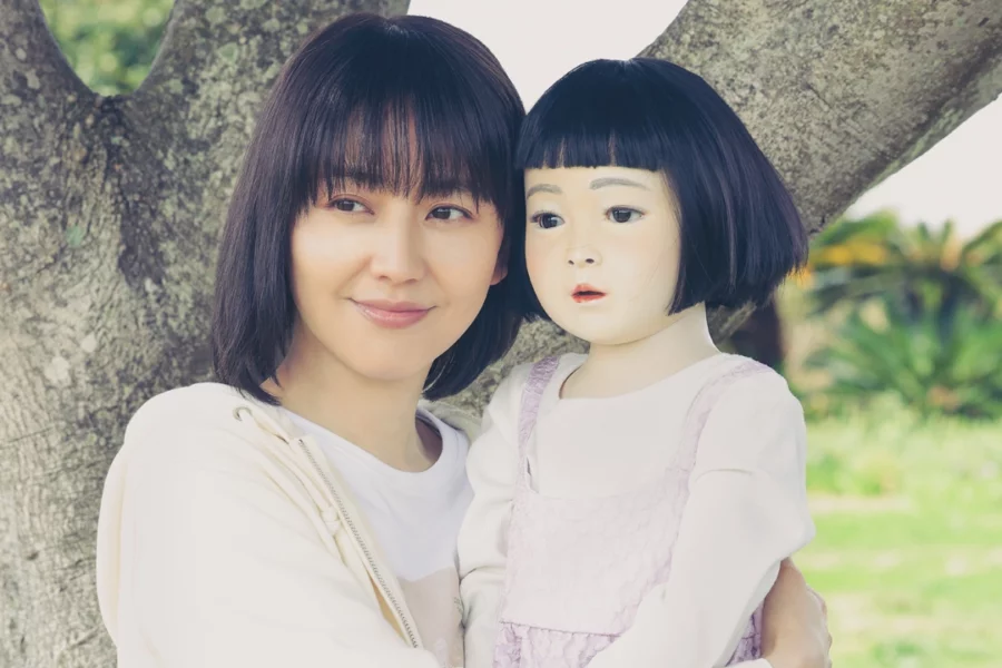 DOLLHOUSE, novo terror japonês de Shinobu Yaguchi, estreia em 30 de outubro com distribuição da Sato Company e promete arrepios no Halloween.