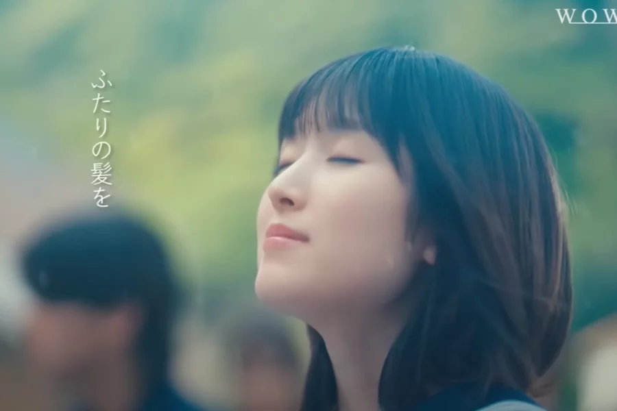 A emissora japonesa WOWOW divulgou um novo trailer da adaptação para série live-action do mangá Strobe Edge de Io Sakisaka (Ao Haru Ride).