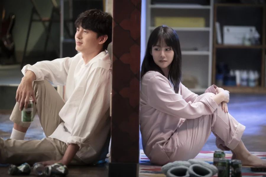 Meu Pior Vizinho combina humor e emoção em uma comédia romântica sensível sobre amor, empatia e saúde mental que conquista do início ao fim.