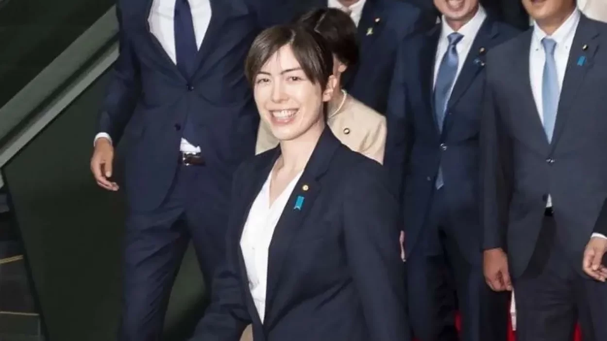 Kimi Onoda, ministra japonesa e otaku assumida, viraliza após tweets ressurgirem e reacende debate sobre anime, política e criatividade.