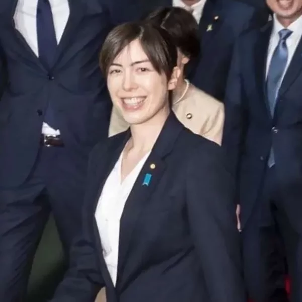 Kimi Onoda, ministra japonesa e otaku assumida, viraliza após tweets ressurgirem e reacende debate sobre anime, política e criatividade.