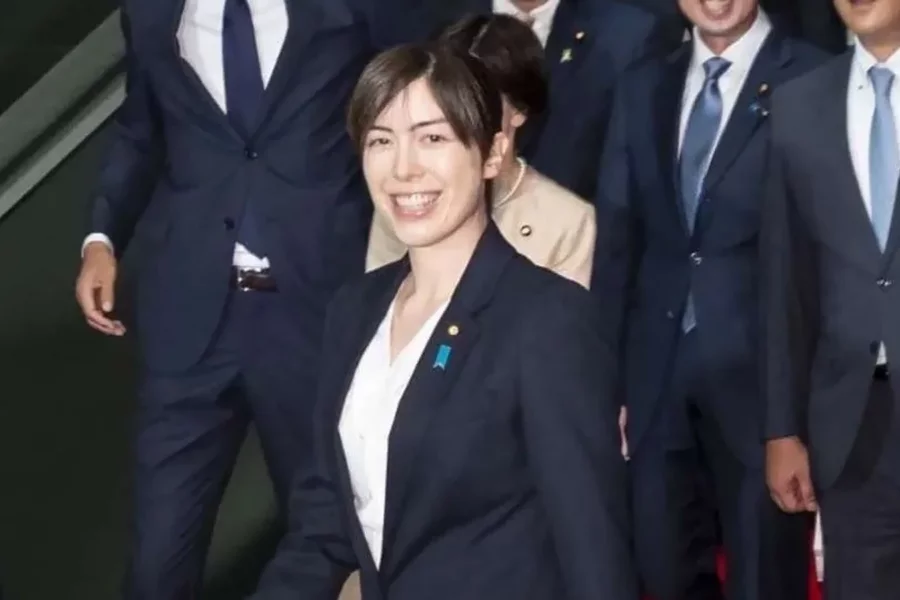 Kimi Onoda, ministra japonesa e otaku assumida, viraliza após tweets ressurgirem e reacende debate sobre anime, política e criatividade.