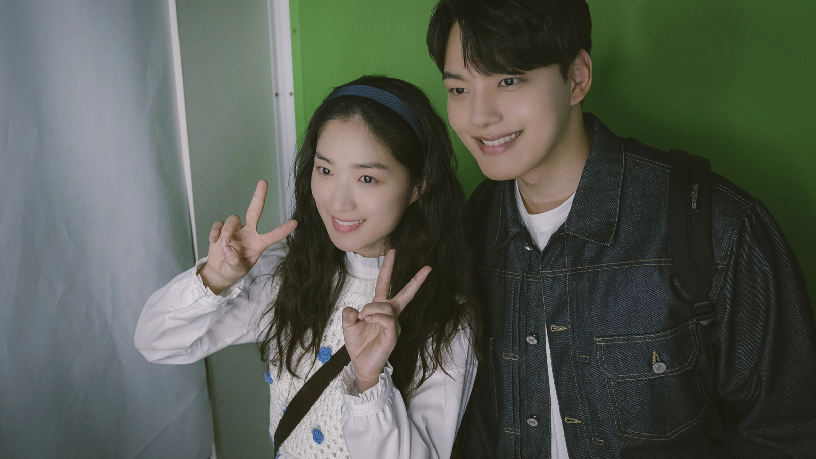 Ditto Conexões do Amor ganha trailer e estreia nos cinemas brasileiros em março. Remake coreano aposta em romance e nostalgia.