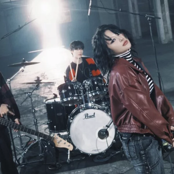 Siyeon traz banda ChRocktikal ao Brasil em junho. Show marca nova fase da artista no rock e promete experiência intensa para fãs.