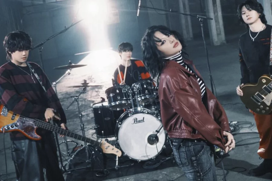 Siyeon traz banda ChRocktikal ao Brasil em junho. Show marca nova fase da artista no rock e promete experiência intensa para fãs.